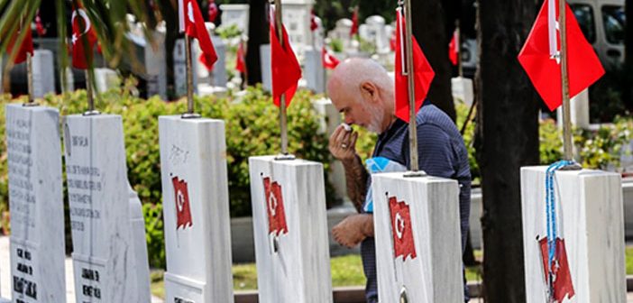 Edirnekapı Şehitliği’nde Kimler Yatıyor?
