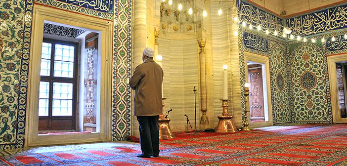 Kaç Vakit Namaz Vardır?