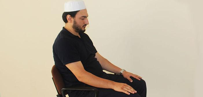 Oturarak ve İma İle Namaz Nasıl Kılır? Hükmü Nedir?