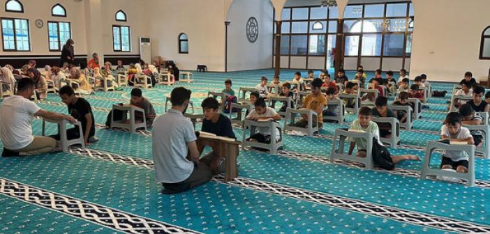 Hatay'da Depremzede Çocuklar Kur'an-ı Kerim Öğreniyor