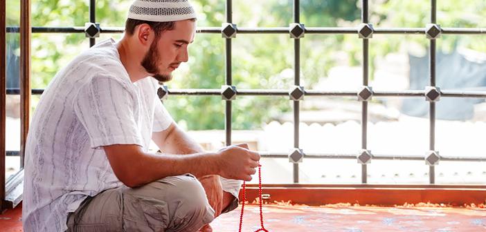 “La İlahe İlla Ente Sübhaneke İnni Küntü Minezzalimin” Duasını Okurken Besmele Çekmek Gerekir mi?