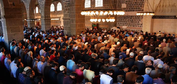 Namazda Tekbir ile İlgili Hadisler