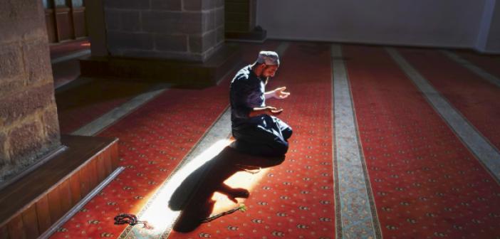 “Allah’ım! Âcizlikten, Tembellikten, Cimrilikten, Korkaklıktan, İhtiyarlıktan, Kabir Azabından Sana Sığınırım” Hadisi