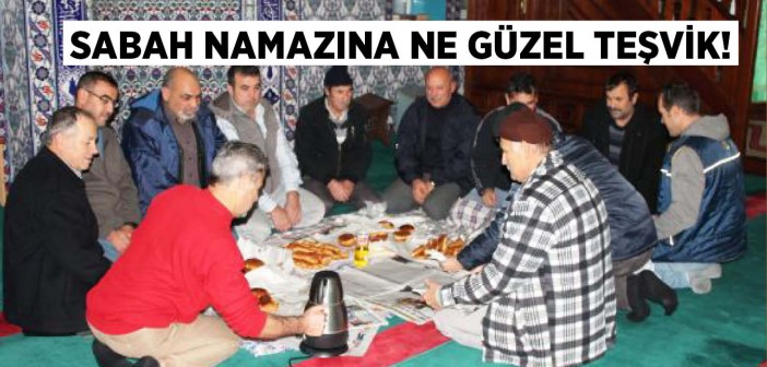 İmam Sabah Namazına Gelenlere İkram Veriyor