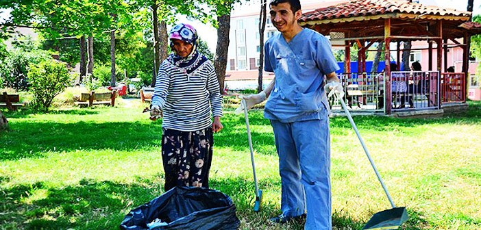 Cefakâr Annenin Engelli Oğluna Büyük Desteği