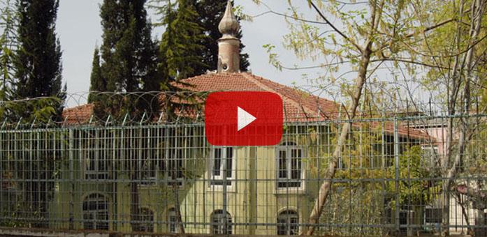 Mihrabından Kapı Açılan Camii