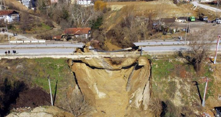 Tarihi Köprü ve Değirmen Yıkıldı