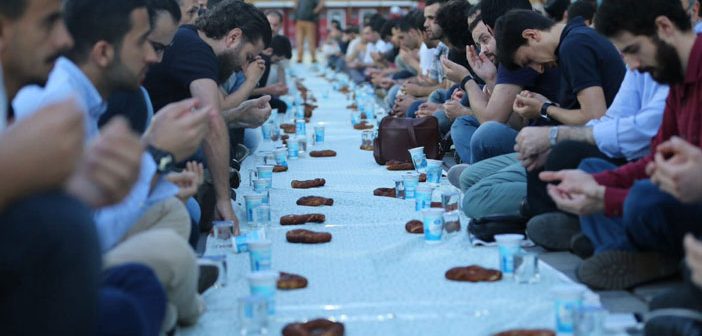 Ayasofya’da ‘ümmet İftarı’ Yapıldı