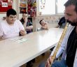 Ney Sesiyle Çocuklara Terapi Yapıyor