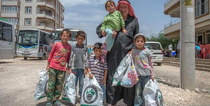 Suriyeli Dede Öksüz ve Yetim Torunlarına Bakıyor