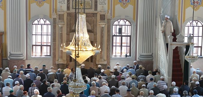 Cuma Hutbesinde Şehitler İçin Dua Edildi