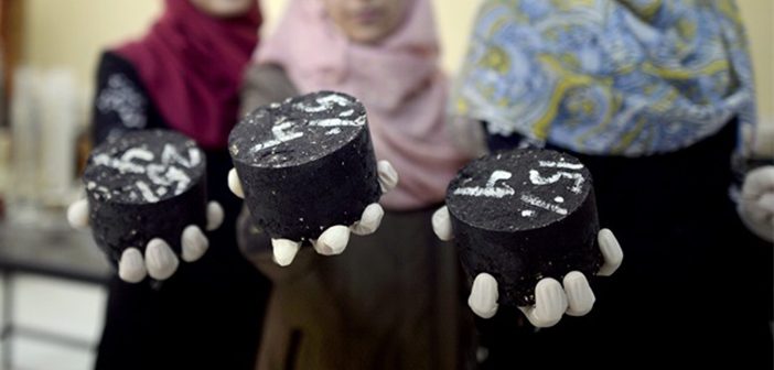 Gazzeli Kadın Mühendisler Kendini Onaran Asfalt Üretti