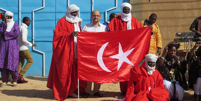 Nijer'de Osmanlı Sancağı Dalgalanıyor