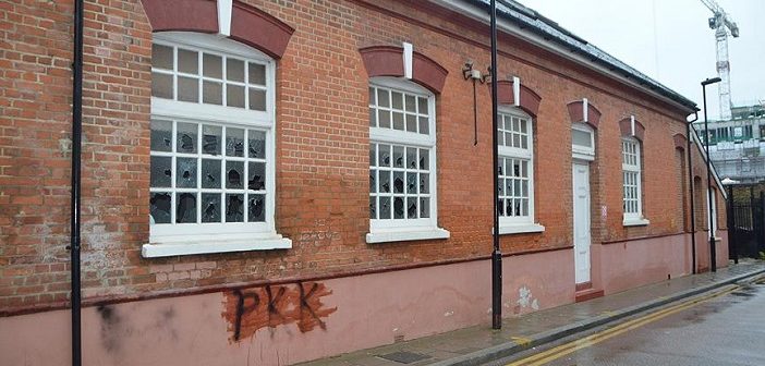Pkk'lılar Londra'da Camiye Saldırdı