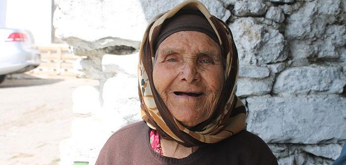 Yaşlılık Maaşını Biriktirip Camiye Bağışladı