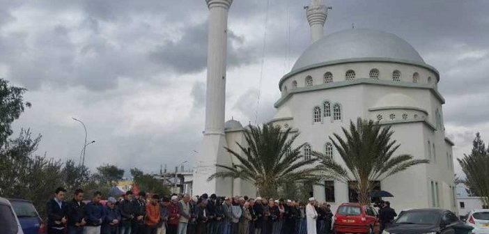 Kktc'de Şehitler İçin Dua ve Halep'e Yardım
