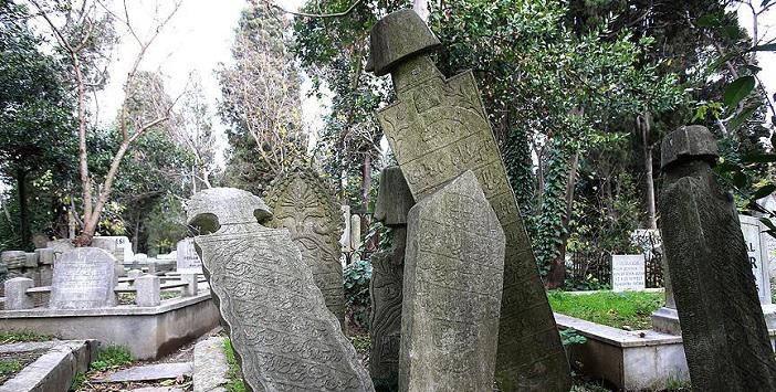 Mezar Taşları O Bölgenin Tapularıdır