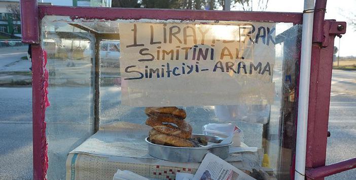 Simitçi İnsanlara İnsanlar Simitçiye Güveniyor