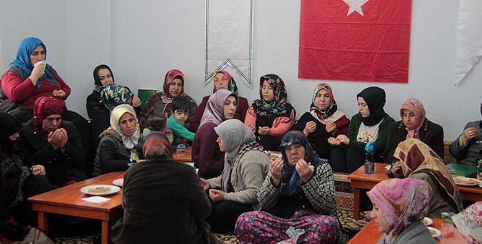 Türk Askeri İçin 'yer Gök Dua'