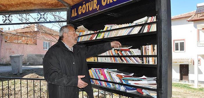 Sokak Kütüphanesi Bilgi Dağıtıyor