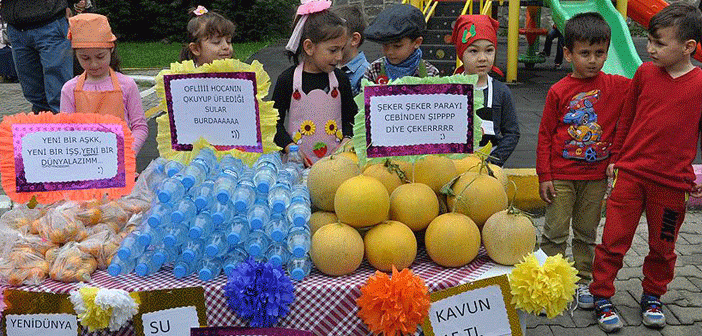 Çocuklar Yetimler İçin Pazarcı Oldu