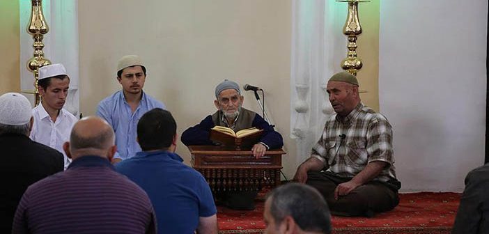 44 Yıldır Her Ramazan Aynı Camide Kur'an Ziyafeti Veriyor