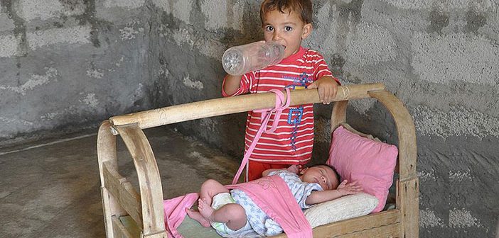 Suriyeli Bebeklere Bir Beşik De Sen Al!