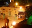 Merhametle Kucaklayan Kapı