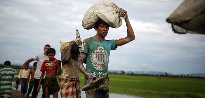 Arakanlı Müslümanlar Bangladeş'e Sığınıyor
