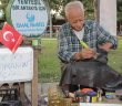 Ayakkabıları Arakanlı Müslümanlar İçin Boyayacak