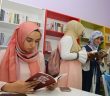 Kitap Okuyana İçecekler Ücretsiz