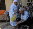 Tek Gözüyle İki Hayatı Da Aydınlatıyor