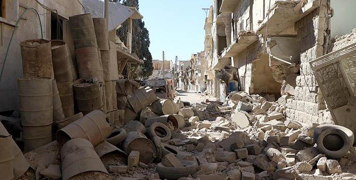 Suriye'de Dünden Bugüne 70 Bin Varil Bombası Sivilleri Vurdu