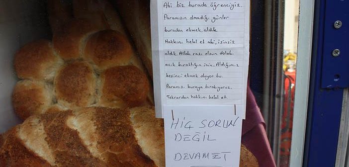 İzinsiz Aldıkları Ekmeklerin Parasını Bırakıp Helallik İstediler