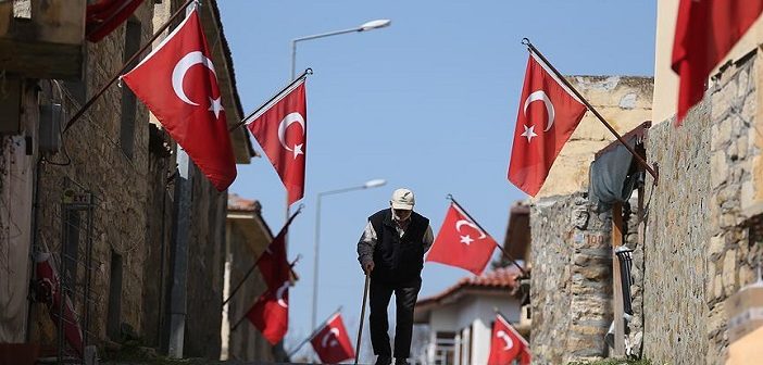 Çanakkale’nin ‘bayraklı’ Köyü