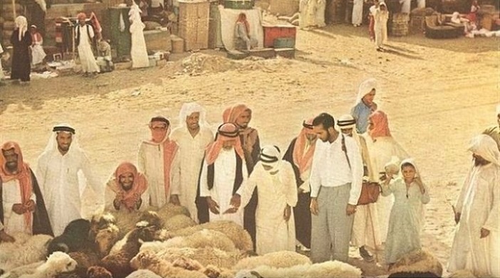 https://www.islamveihsan.com/wp-content/uploads/2018/12/Hac%C4%B1-adaylar%C4%B1-kurban-kesmek-i%C3%A7in-hayvan-se%C3%A7iyor..jpg