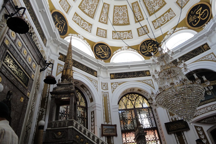 https://www.islamveihsan.com/wp-content/uploads/2019/03/h%C4%B1rkai_%C5%9Ferif_camii.jpg