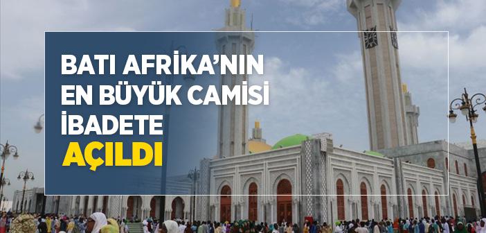 Batı Afrika’nın En Büyük Camisi İbadete Açıldı