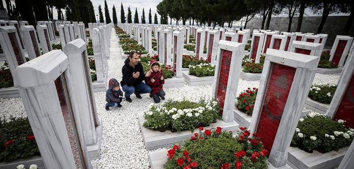 'çanakkale Geçilmez' Destanının Yazıldığı Topraklarda Ecdada Dua