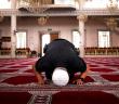 Namaz Kılanın Önünden Geçmek Hadisi