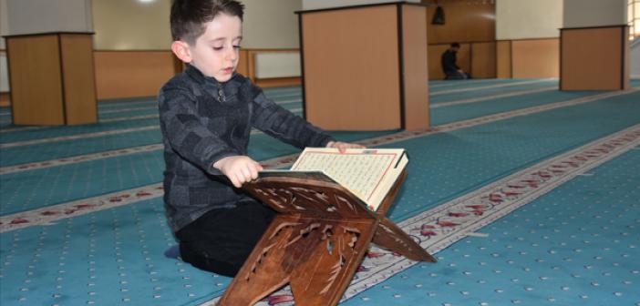 Hakkarili Abdulselam 4 Yaşında Kuran-ı Kerim'i Hatmetti