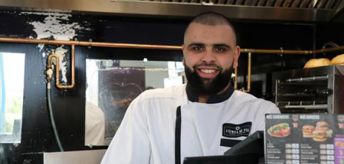 Müslüman Restoran Sahibi, Fransız Öğrencilere Ücretsiz Yemek Veriyor