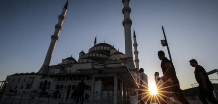"Bir Kimse Evinde Güzelce Temizlenir..." Hadisi