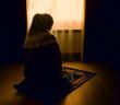 Hamile Bir Kadın Namaz Kılarken Zorlanmakta İse Namazlarını Oturarak Veya Îmâ İle Kılabilir mi?