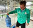 İhtiyaç Sahiplerine Tekerlekli Sandalye Almak İçin Her Gün 12 Kilometre Yürüyor