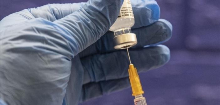Çift Doz Biontech Aşısı Olan 18 Yaş ve Üstündekilere 'Hatırlatma Dozu' Uygulaması Başladı