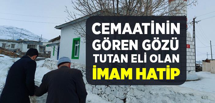 Cami İmamı Görme Engelli Cemaatini Elinden Tutup Namaza Getiriyor