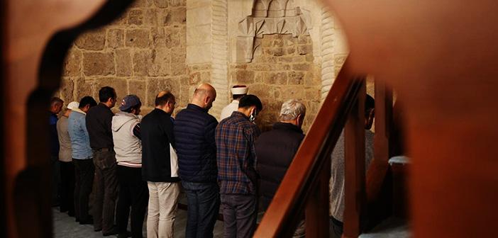Tarihi Camide 126 Yıl Sonra Teravih Namazı Kılınıyor