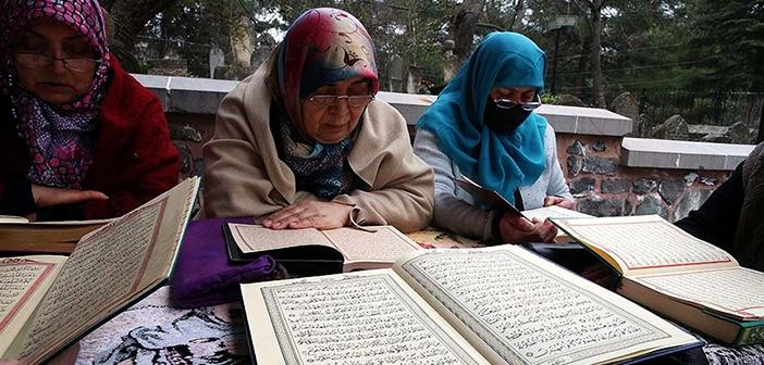 Tarihi Türbede 50 Yıldır Mukabele Geleneğini Sürdürüyorlar