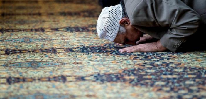 Secdede Burnun Yere Değmesinin Hükmü Nedir? Burun Yere Değmeden Kılınan Namaz Geçerli midir?